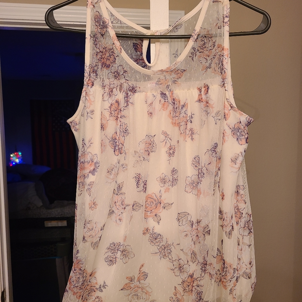 Super cute floral blouse